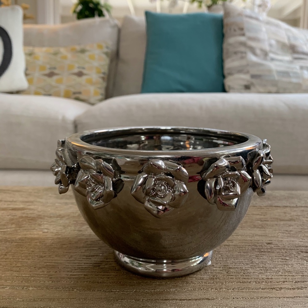 Silver decorative bowl with roses